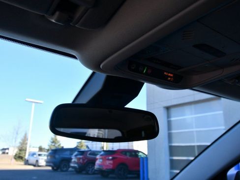 Used 2022 Chevrolet Equinox Premier FWD image 31