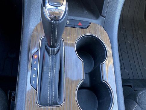 Used 2019 GMC Acadia SLE image 18