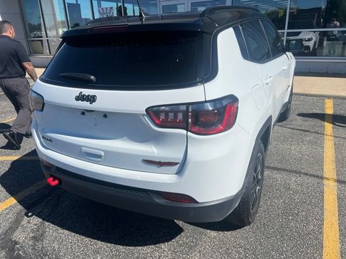 Used 2025 Jeep Compass Trailhawk AWD/4WD image 3
