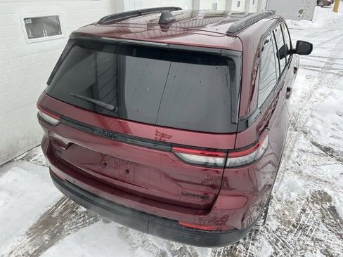 Certified 2025 Jeep Grand Cherokee Limited w/ Black Appearance Package image 5