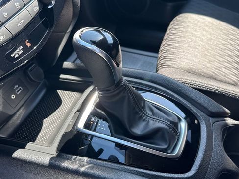 Used 2020 Nissan Rogue SV image 23