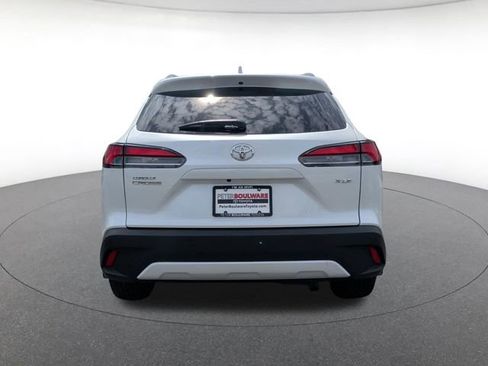 Used 2024 Toyota Corolla Cross XLE FWD image 5