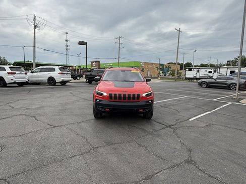 Used 2019 Jeep Cherokee Trailhawk w/ Comfort/Convenience Group AWD/4WD image 4