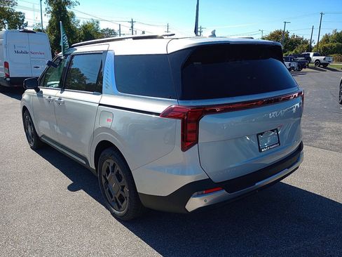 New 2026 Kia Carnival SX FWD image 5