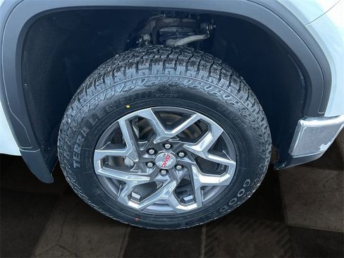 Certified 2023 GMC Sierra 1500 SLT image 9