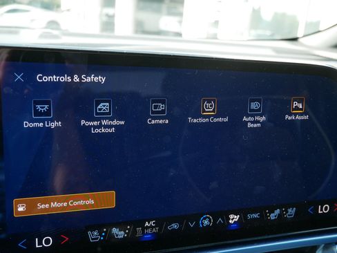 Used 2024 Chevrolet Equinox EV LT FWD image 24