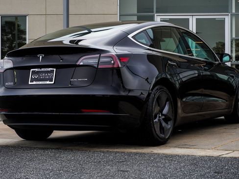 Used 2018 Tesla Model 3 Long Range image 13