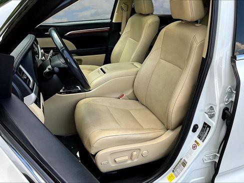 Used 2019 Toyota Highlander Limited Platinum AWD/4WD image 23