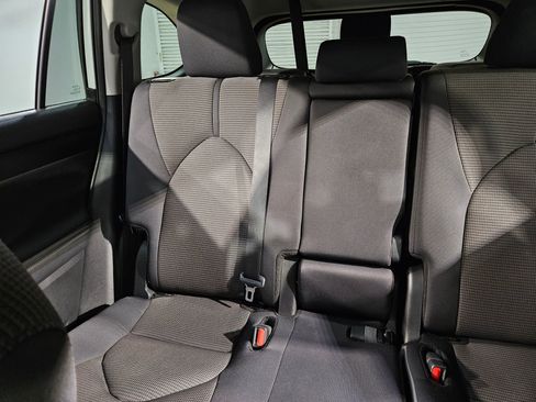 Certified 2025 Toyota Highlander LE FWD image 12