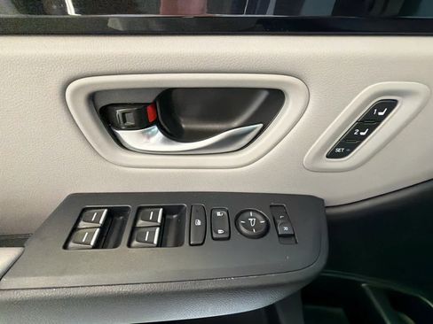 Used 2025 Honda Pilot EX-L image 18