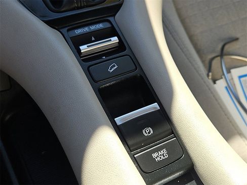 Certified 2023 Honda HR-V LX image 16