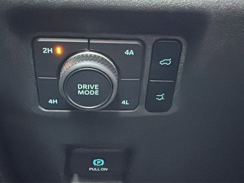 Certified 2025 Ford Expedition Max Platinum image 18