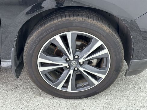 Used 2018 Nissan Pathfinder Platinum image 46