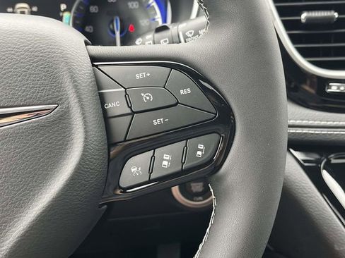 New 2026 Chrysler Pacifica Limited image 21