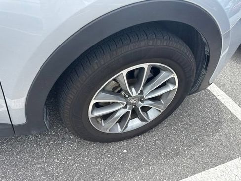 Used 2018 Hyundai Santa Fe SE FWD image 24