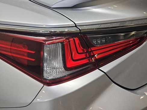Certified 2025 Lexus ES 300h w/ Premium Package FWD image 36
