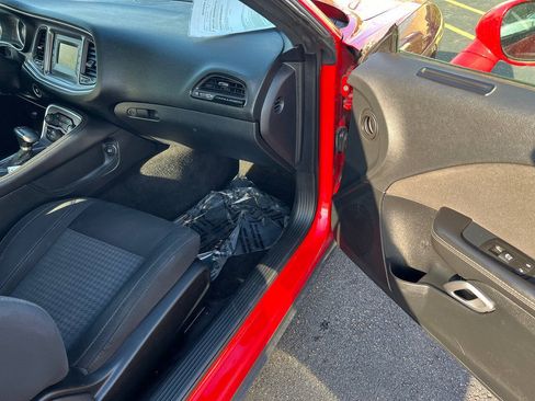 Used 2015 Dodge Challenger SXT RWD image 23