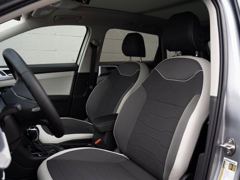 New 2026 Volkswagen Taos SE image 8