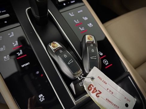 Used 2024 Porsche Macan image 27