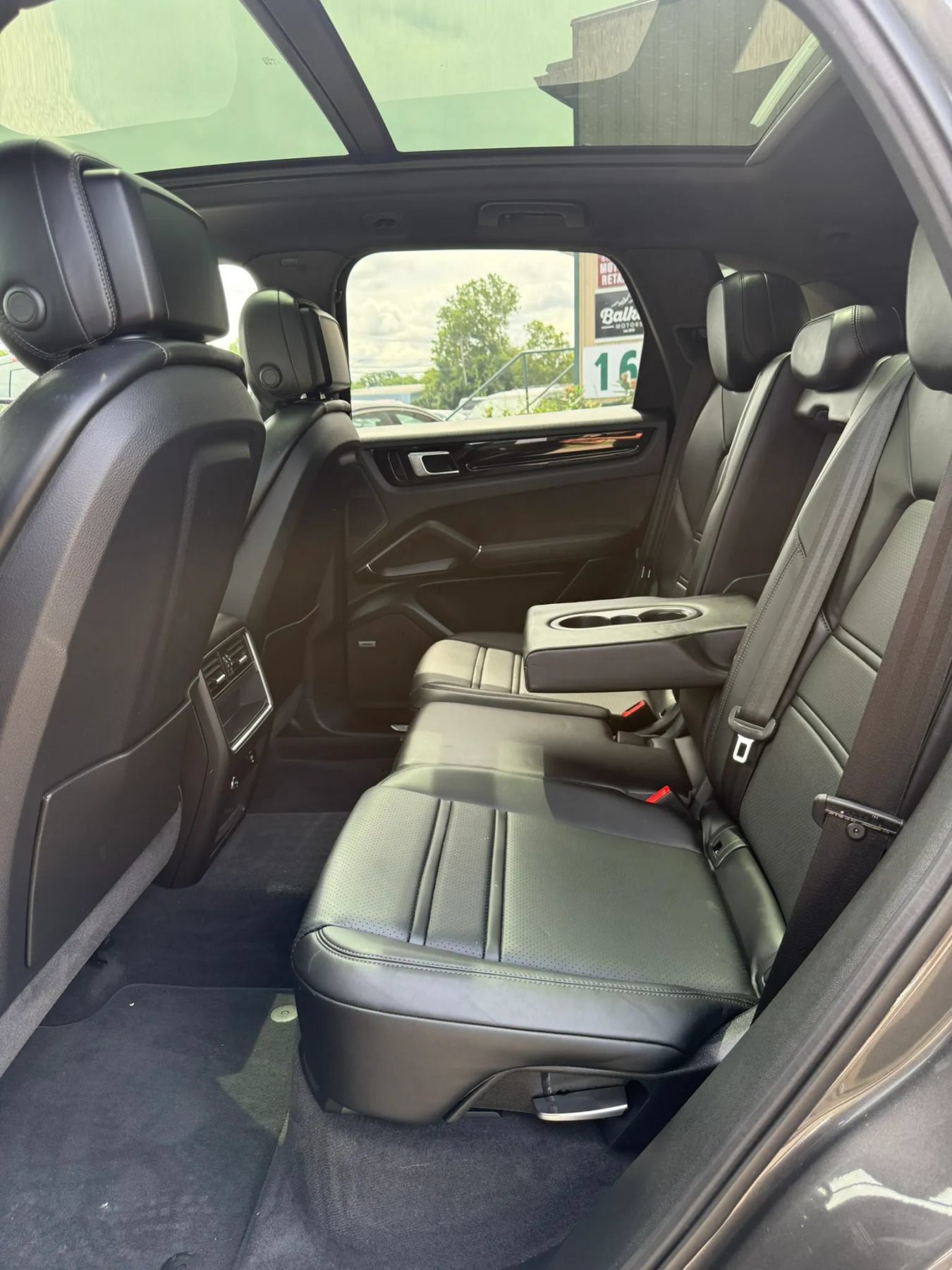 Used 2021 Porsche Cayenne AWD/4WD image 18