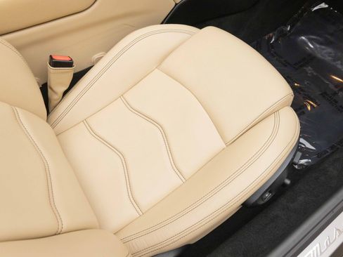 Used 2015 Maserati GranTurismo Convertible RWD image 32
