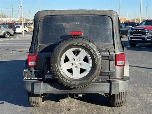 Used 2018 Jeep Wrangler Unlimited Sport S image 4