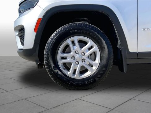 Used 2025 Jeep Grand Cherokee Laredo w/ MOPAR Finishing Package RWD image 11