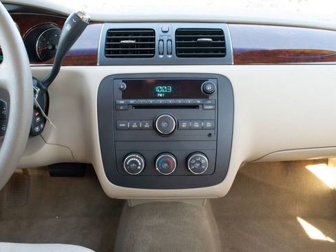 Used 2006 Buick Lucerne CX image 24