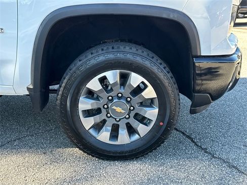 Used 2024 Chevrolet Silverado 2500 Custom w/ Custom Convenience Package image 12