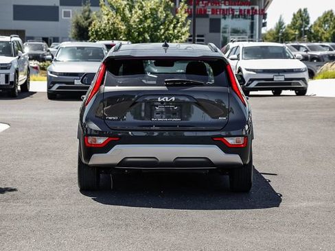 Used 2025 Kia Niro EX FWD image 4