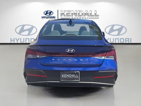 Used 2025 Hyundai Elantra Sport FWD image 5