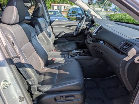 Used 2018 Honda Pilot Elite image 12