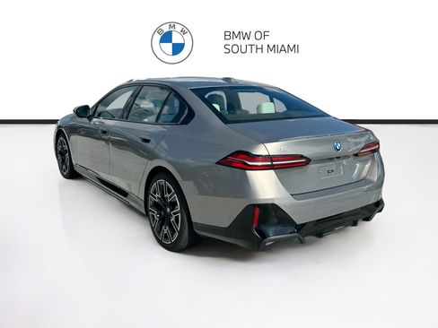 Used 2025 BMW i5 xDrive40 w/ M Sport Package AWD/4WD image 4