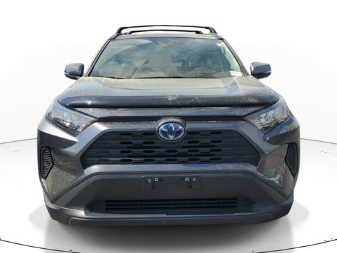Used 2022 Toyota RAV4 LE image 2