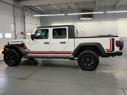Used 2020 Jeep Gladiator Sport w/ Quick Order Package 24S AWD/4WD image 12