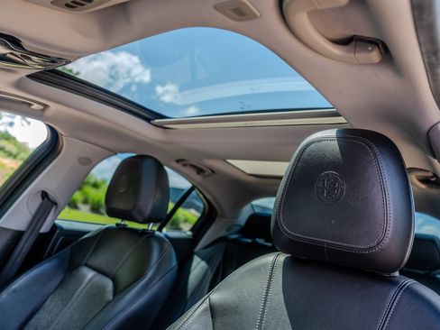 Used 2018 Alfa Romeo Giulia AWD image 28