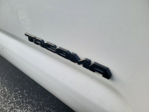Used 2021 Toyota Tacoma SR5 RWD image 10
