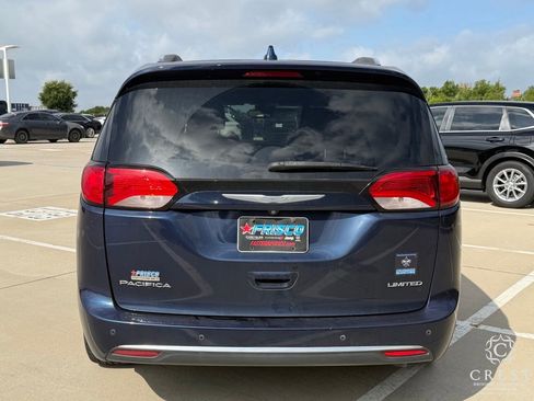 Used 2017 Chrysler Pacifica Limited FWD image 6