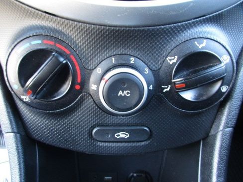 Used 2014 Hyundai Accent GS FWD image 21