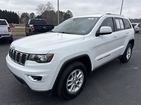 Used 2019 Jeep Grand Cherokee Laredo image 3