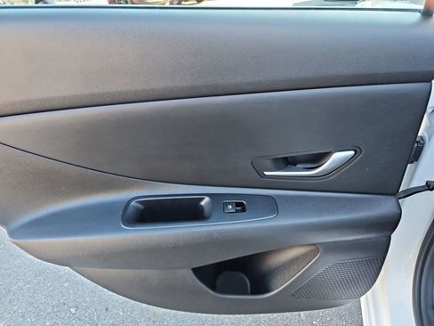 Used 2023 Hyundai Elantra SEL image 25