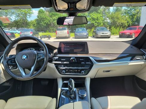 Used 2018 BMW 530i w/ Premium Package RWD image 9