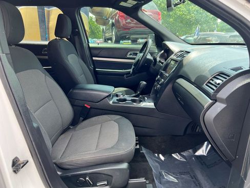 Used 2018 Ford Explorer XLT w/ Equipment Group 201A AWD/4WD image 16