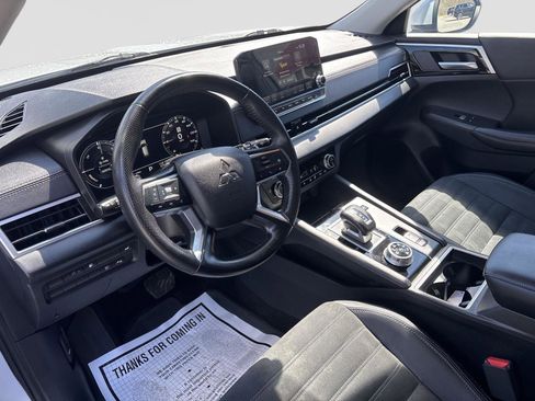 Used 2024 Mitsubishi Outlander 4WD Plug-In Hybrid image 14