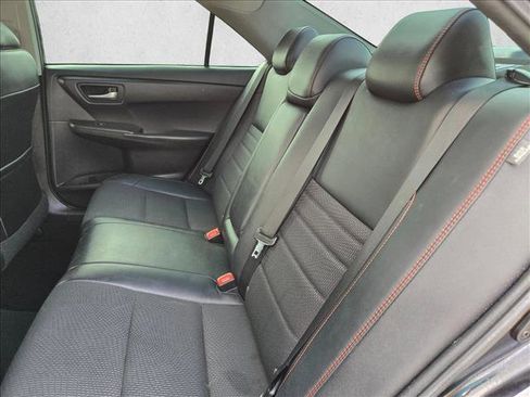 Used 2017 Toyota Camry SE image 19