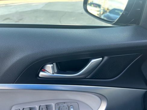 Used 2023 Genesis G70 2.0T image 47