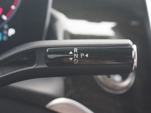 Used 2025 Mercedes-Benz GLC 300 image 12