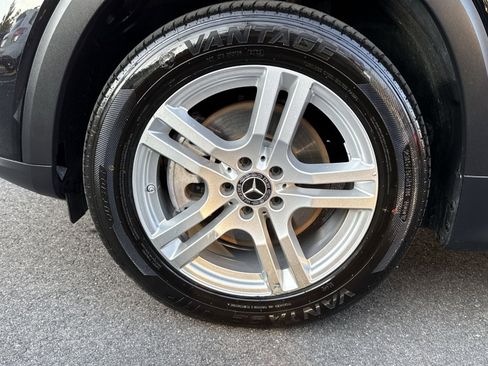 Used 2023 Mercedes-Benz GLB 250 4MATIC w/ Premium Package image 12