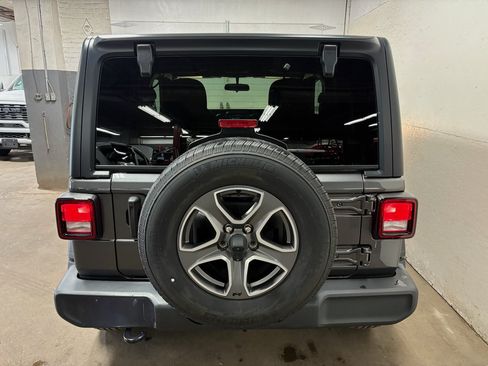 Used 2022 Jeep Wrangler Sport AWD/4WD image 8
