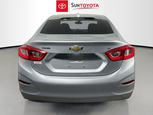 Used 2017 Chevrolet Cruze LT image 5